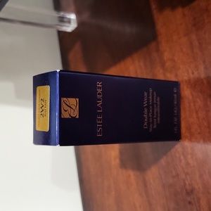 Estee Lauder Double Wear Foundation in 2W2 Rattan. Brand New